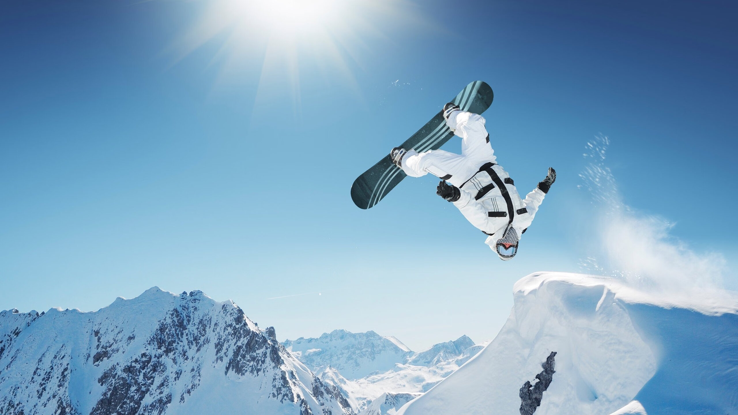 开云入口-比赛现场：运动员与观众的互动盛宴，运动员比赛场景